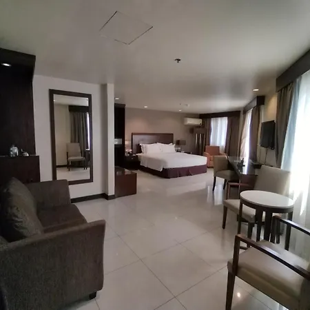 Mandarin Plaza Hotel
