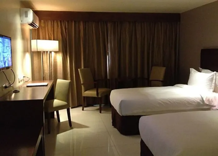 Mandarin Plaza Hotel 3*
