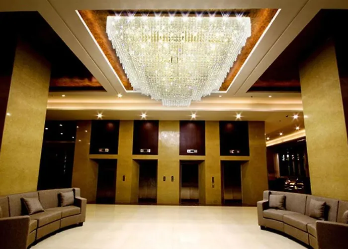 Mandarin Plaza Hotel
