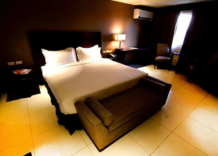 Mandarin Plaza Hotel 3*