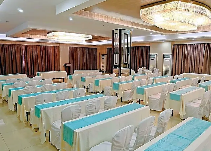 Mandarin Plaza Hotel