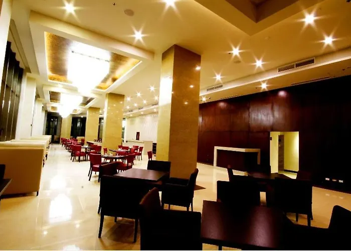 Hotel Mandarin Plaza 3*