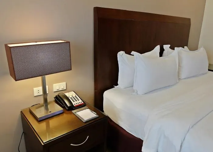 Mandarin Plaza Hotel 3*