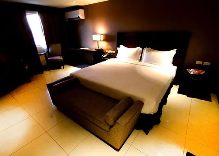Mandarin Plaza Hotel 3*